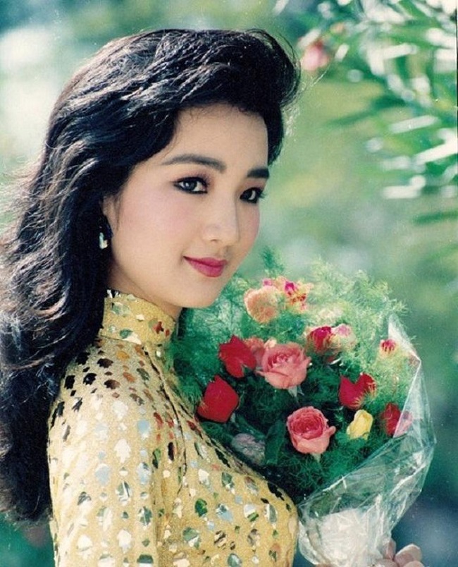 Giáng My đăng quang Hoa hậu Đền Hùng năm 1989. Khi đó, Giáng My đang học Nhạc viện Hà Nội. Sau khi đăng quang và tốt nghiệp Nhạc viện Hà Nội, Giáng My chính thức dấn thân vào làng giải trí.