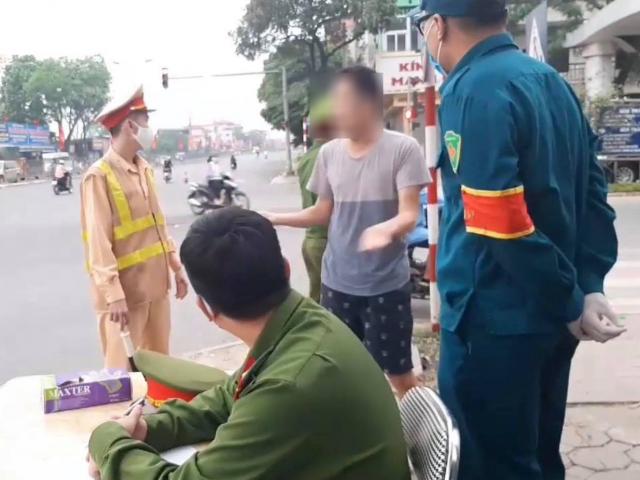 Bác sĩ ra đường không đeo khẩu trang, đổ lỗi cho CSGT: BV Tai Mũi Họng TW lên tiếng