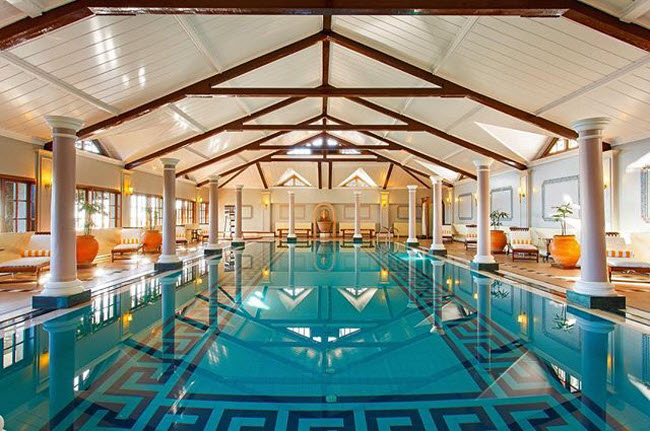 Oberoi Cecil, Ấn Độ: Bể bơi trong nhà sang trọng  là một trong yếu tố khiến du khách lựa chọn khách sạn Oberoi Cecil ở thành phố Shimla.
