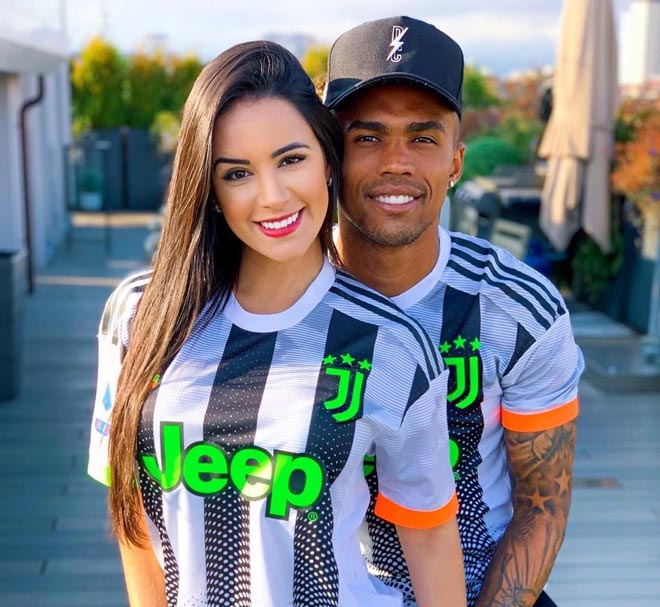 Tiền vệ của Juventus, Douglas Costa đang có khoảng thời gian mặn nồng bên người bạn gái xinh đẹp,&nbsp;Nathalia Felix