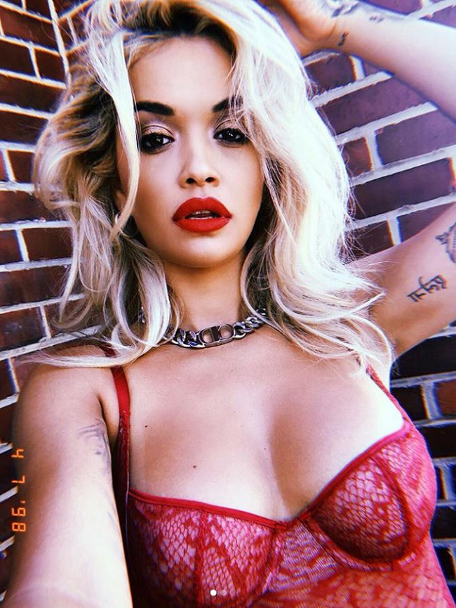 Nữ ca sĩ Rita Ora từng có thời gian yêu đương chóng vánh với Brooklyn Beckham hồi năm 2017.&nbsp;Rita hơn Brooklyn 9 tuổi.