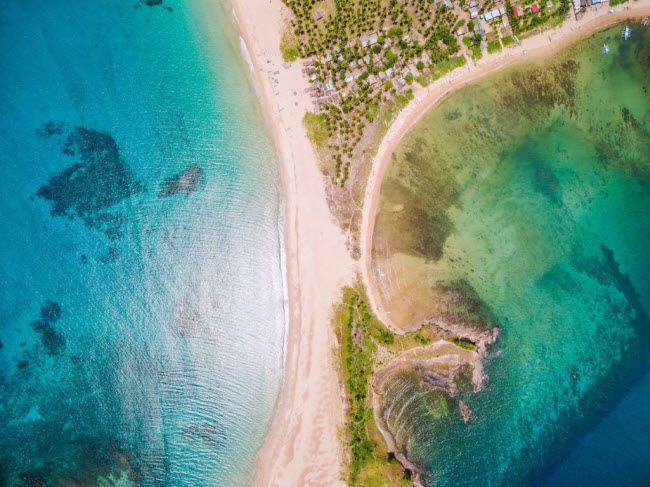 Nacpan &amp; Calitang, Philippines: Hai bãi biển nằm song song với nhau trên hòn đảo Palawan.
