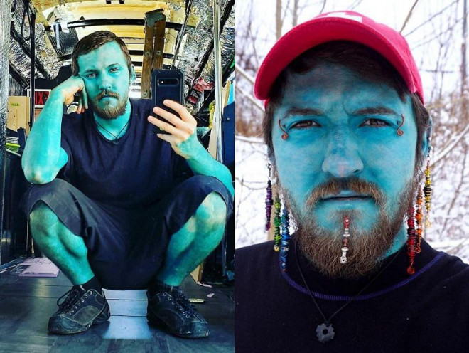 Người đàn ông xăm toàn bộ cơ thể bằng màu xanh. - Ảnh: Instagram.