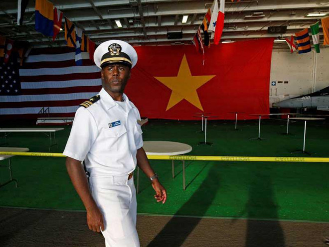 Lính Mỹ trên&nbsp;tàu sân bay USS Carl Vinson&nbsp;tại Đà Nẵng ngày 5-3-2018. Ảnh: REUTERS