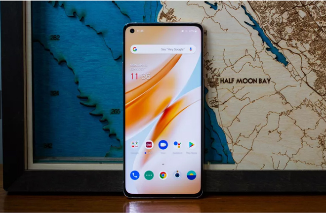 OnePlus 8 Pro 5G có sức cạnh tranh mạnh mẽ với các smartphone 5G cao cấp khác.