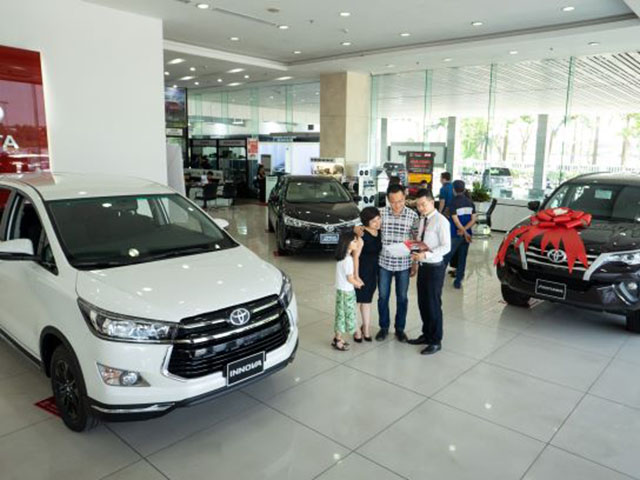 Toyota tung khuyến mãi cho khách hàng Việt khi mua xe mới