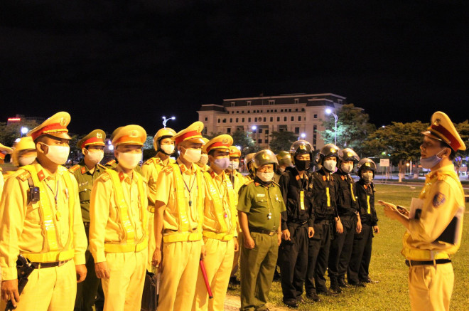 CSGT Công an TP Đà Nẵng phối hợp với lực lượng Cảnh sát khác ra quân tuần tra, kiểm soát, chốt chặn để đảm bảo an ninh trật tự, an toàn giao thông, phòng, chống đua xe trái phép