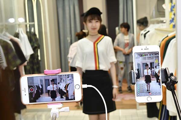 Internet tạo nên nhiều hiện tượng fashionista.