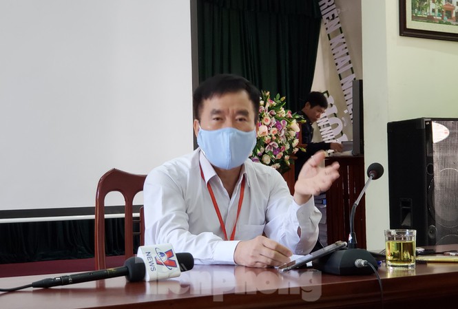 Ông Nguyễn Chí Hành, Phó Giám đốc Sở Y tế tỉnh Bắc Ninh thông tin đến báo chí về việc mua hệ thống Realtime PCR tự động hoàn toàn