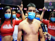 Thể thao - Võ sĩ xịt khử trùng, hot girl đeo khẩu trang ở giải boxing chống Covid-19