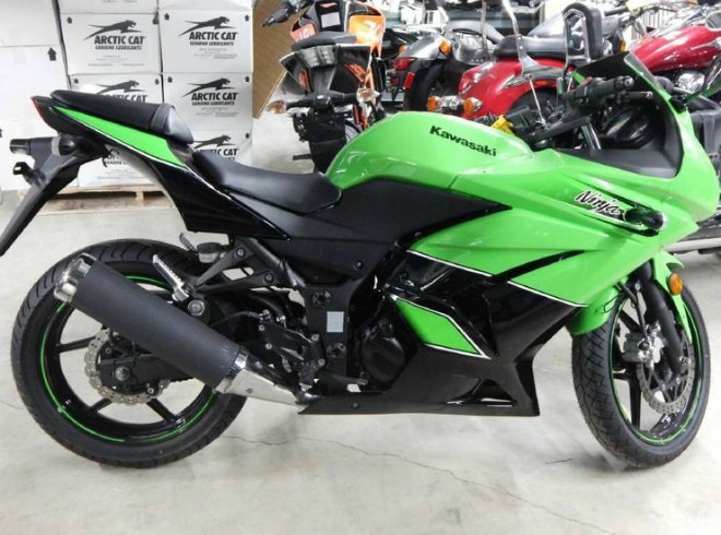 15. Kawasaki Ninja 250R cũng tung ra vào năm 2018, đạt hiệu suất cao nhưng thân thiện với người lái. Đây cũng là dòng xe thể thao 250cc được ưa chuộng tại thị trường Mỹ.