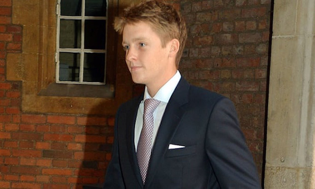 Công tước Hugh Grosveno được hưởng tiền từ người cha đã quá cố là &nbsp;công tước Gerald Cavendish Grosvenorđột ngột qua đời vì một cơn đau tim ở tuổi 64 và là bạn thân của Nữ hoàng Anh.