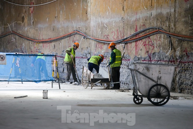 Khó khăn nhất trong thi công đoạn ga ngầm là không gian chật hẹp, vì nằm trong đô thị nên ảnh hưởng đến vấn đề giao thông