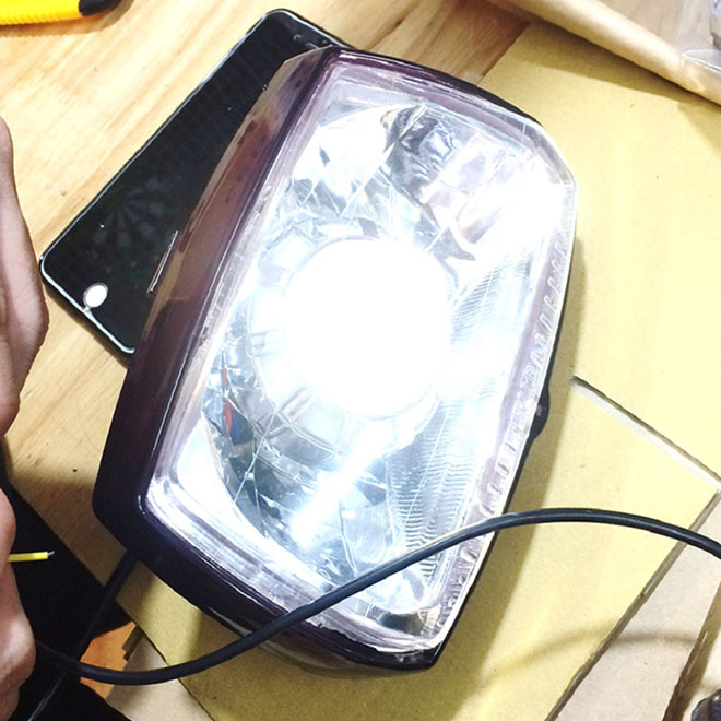 Thay đèn pha LED cho xe máy có bị phạt không? - 1
