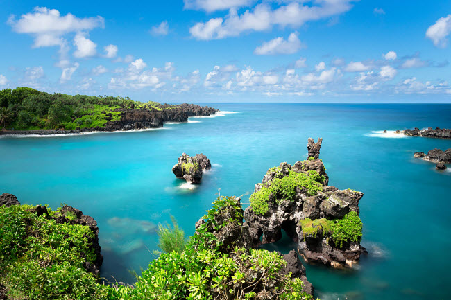 Waianapanapa, Hawaii: Hang động trong vườn quốc gia Waianapanapa ở Maui có nước trong vắt thích hợp cho hoạt động bơi, đặc biệt sau khi bạn đi bộ một quãng đường dài tới đây.
