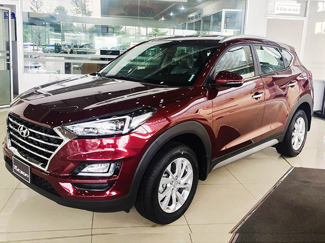 Cận cảnh xe Hyundai Tucson phiên bản tiêu chuẩn, có giá bán 769 triệu đồng