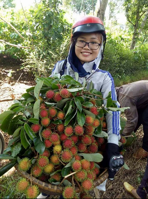 Chuyên thu mua hoa quả rừng cho đồng bào dân tộc Ê Đê, chị Thắng cho biết&nbsp;đây là năm đầu tiên chị bán mít rừng với số lượng mỗi ngày vài tạ.