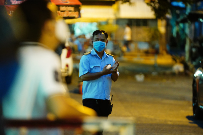 Khuyến cáo người dân không quá hoang mang, việc phong toả cách ly, lấy mẫu xét nghiệm là biện pháp đảm bảo an toàn cao nhất.