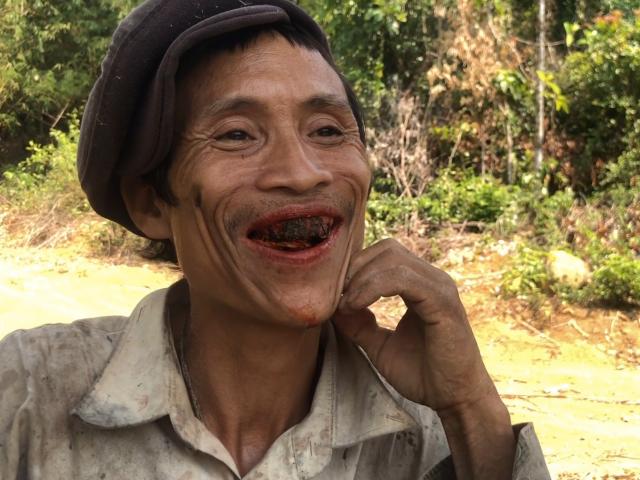 Sau 7 năm về làng, cuộc sống ”người rừng” Hồ Văn Lang giờ ra sao?