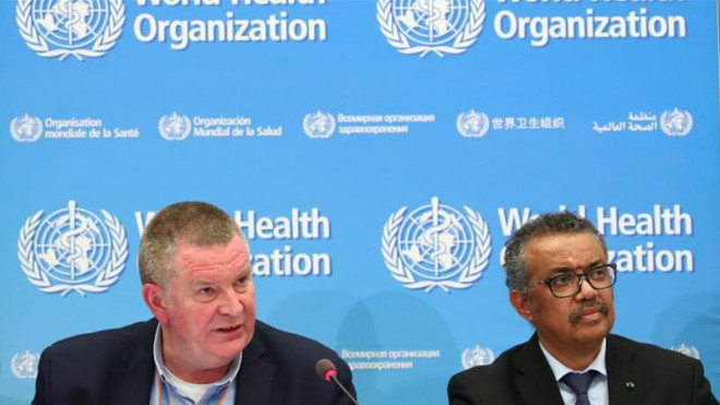 Bác sĩ Michael Ryan (trái) và Tổng giám đốc WHO Tedros Adhanom Ghebreyesus. Ảnh: Reuters