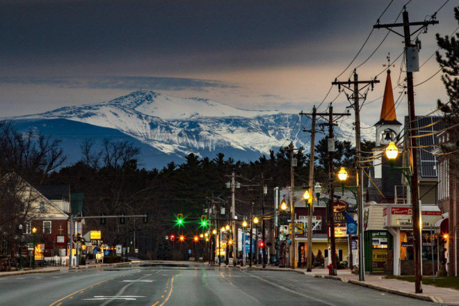 Núi Washington ở làng North Conway, bang New Hampshire - Mỹ thêm hùng vĩ khi đường phố vắng người