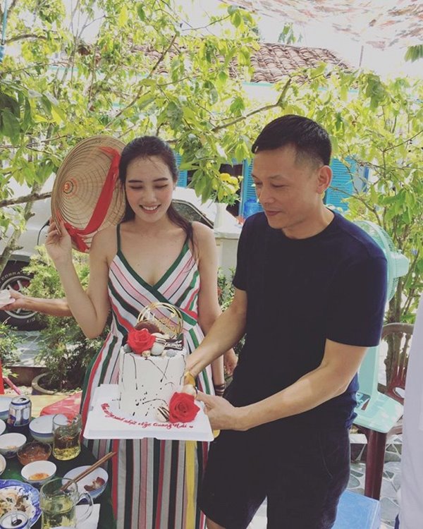 Bất ngờ nhan sắc vợ trẻ kém 25 tuổi của đạo diễn đào hoa nhất nhì Việt Nam - 1