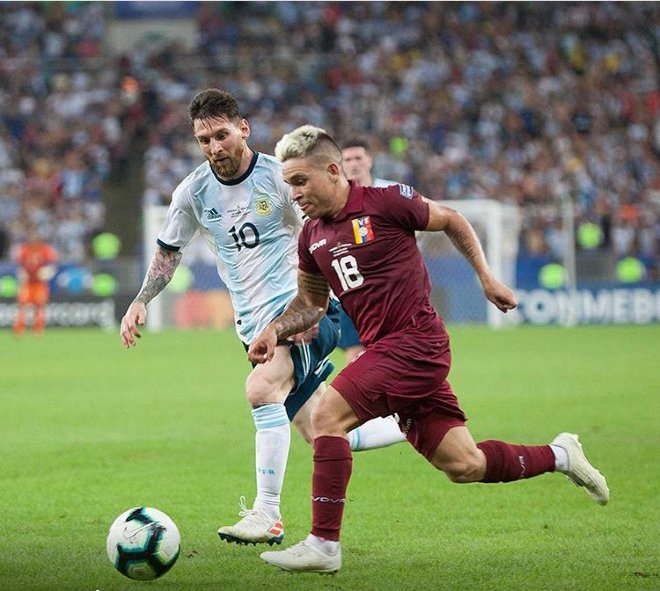 Yeferson Soteldo từng giao đấu với Messi