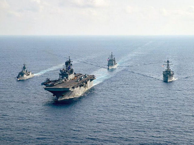 NÓNG nhất tuần: Tàu chiến Trung Quốc đụng độ tàu chiến Mỹ ở biển Đông