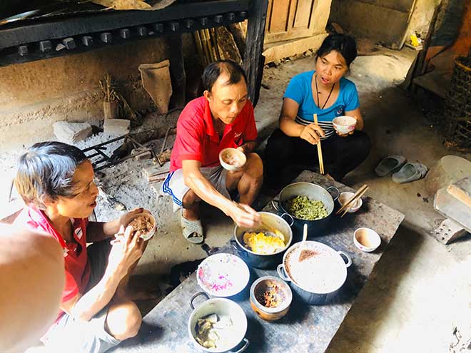 &nbsp;Bữa ăn trưa của gia đình anh Lang do chính tay anh nấu