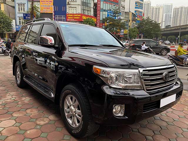 Xe SUV Land Cruiser 12 năm tuổi máy dầu rao bán gần 2 tỷ đồng