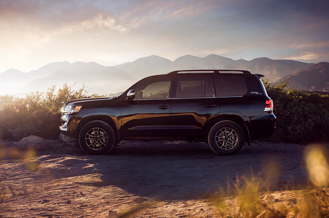 Toyota Land Cruiser 2020 chính hãng tại VN giá 4,03 tỷ đồng - 4