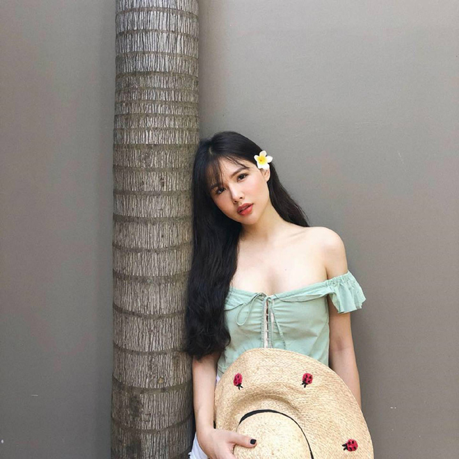 Nữ diễn viên sinh năm 1990 có gu thời trang sành điệu