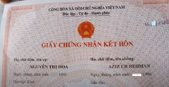 Giấy chứng nhận kết hôn của chị Hoa và chồng ngoại quốc.