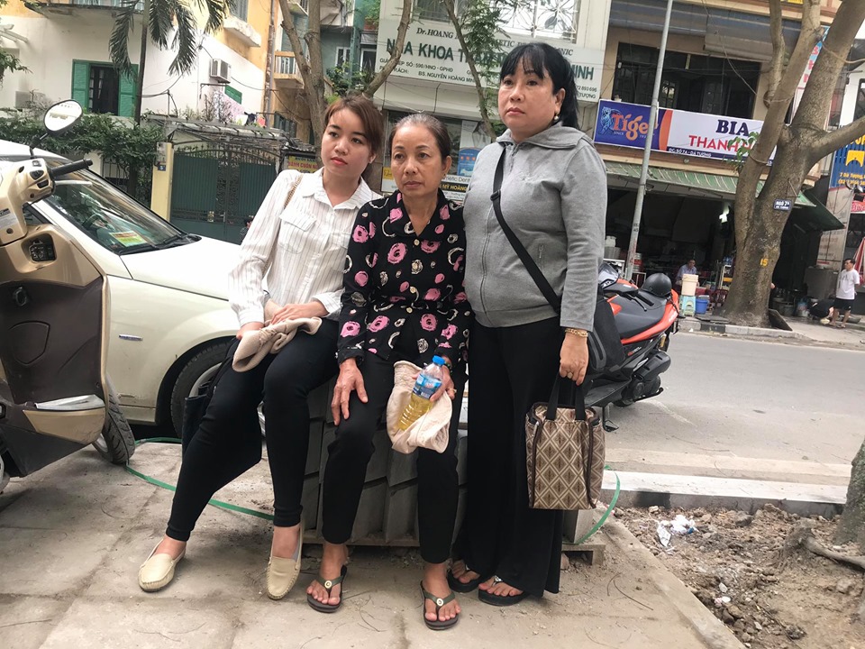 Bà Loan cùng dì ruột và em gái tử tù Hồ Duy Hải ra Hà Nội chờ kết quả phiên giám đốc thẩm.