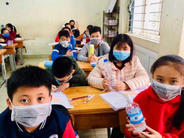 Chủ tịch Hà Nội: Không nên chia giờ học, học sinh không cần đeo tấm chắn giọt bắn