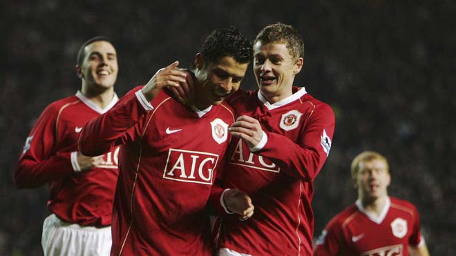 Liệu HLV Solskjaer có chào đón người đồng đội cũ Ronaldo trở lại MU?