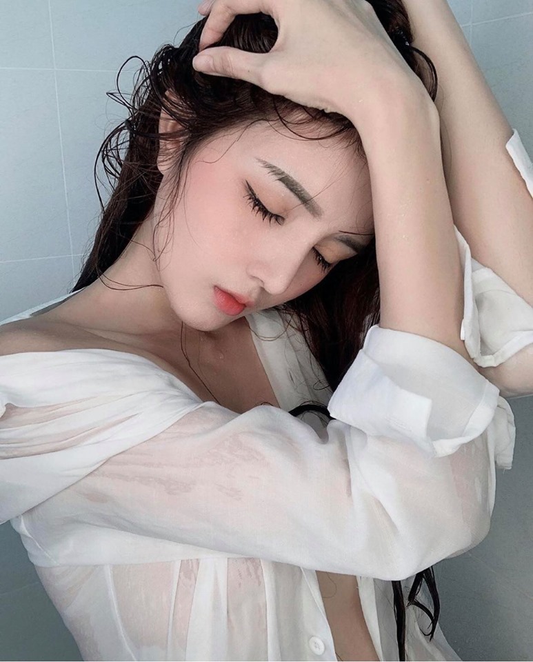 Nàng hot girl mạnh dạn không mặc nội y phòng hộ.