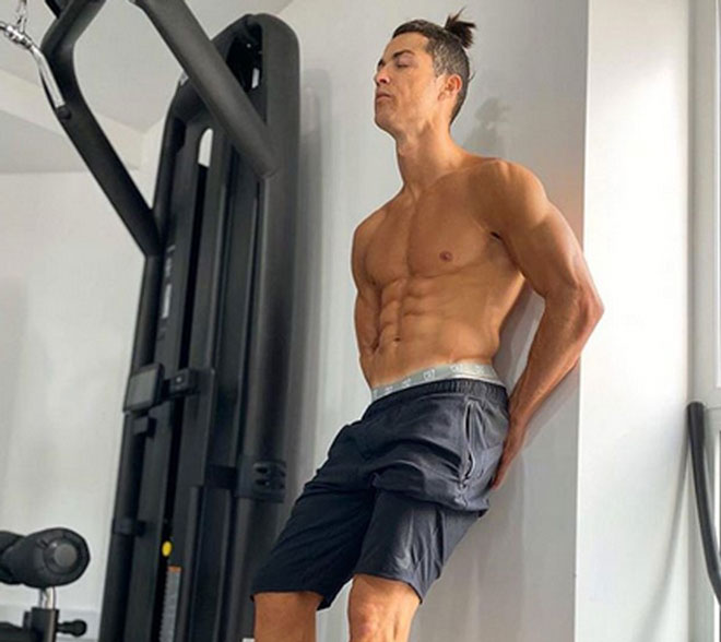 Ronaldo sở hữu thân hình cực khủng