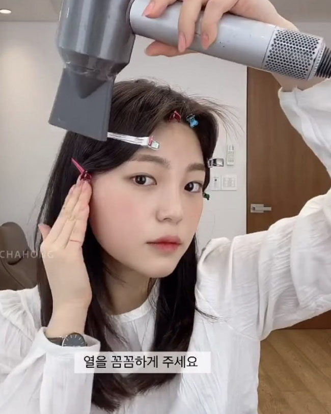 Cách giữ dáng cho tóc rẽ ngôi giữa vừa sang lại đẹp hết nấc - 4