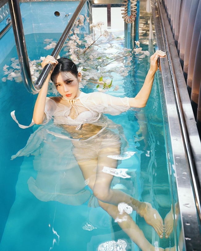 Mặc dù vậy nhiều cô gái Hàn vẫn quyết định thực hiện những bộ ảnh dưới nước đầy nghệ thuật.