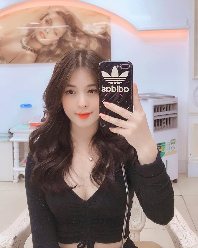 Và hiện tại, công việc chính của Thảo Nari là stream game.&nbsp;
