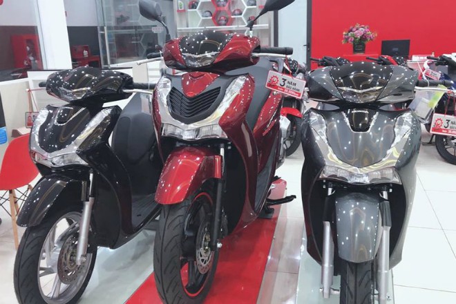 2020 Honda SH về các đại lý có giá chênh cao ngất ngưởng.