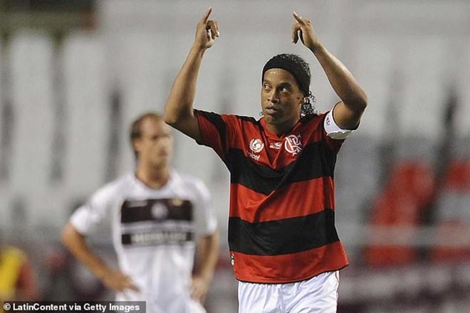 Ronaldinho từng có 2 năm chơi cho Flamengo