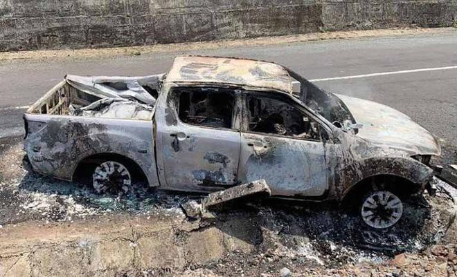 Chiếc xe của Bí thư Đảng ủy xã Liên Hà bị cháy rụi.