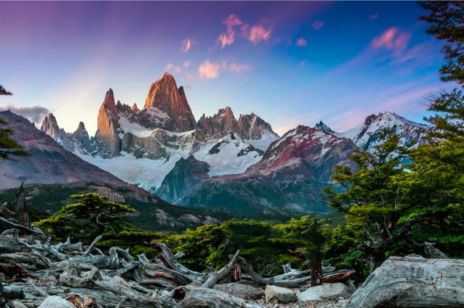 Patagonia, Chile/Argentina: Vùng Patagonia ở Nam Mỹ có diện tích gấp đôi Tây Ban Nha và là một trong những thiên đường hoang dã cuối cùng trên Trái đất. Nơi đây bao gồm các bãi biển nguyên sơ và nhiều khu bảo tồn thiên nhiên rộng lớn.
