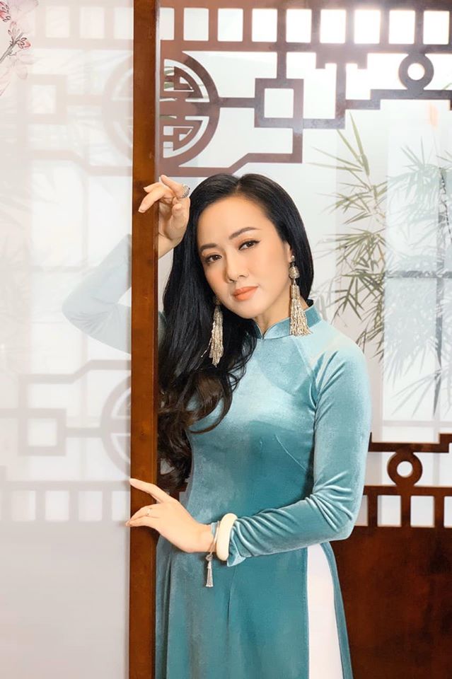 Nhan sắc lai Tây xinh đẹp của em gái BTV thời sự 19h VTV - 8