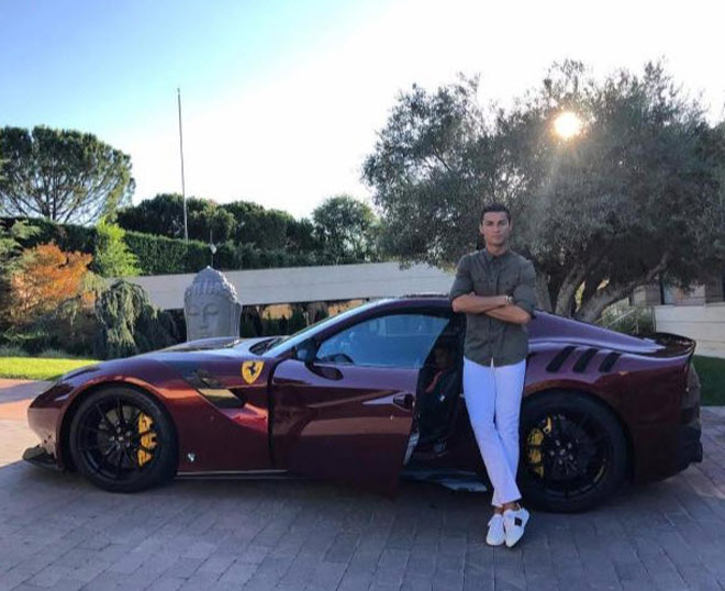 3. Cristiano Ronaldo, cầu thủ bóng đá người Bồ Đào Nha bỏ ra khoảng 16 triệu bảng mua siêu xe