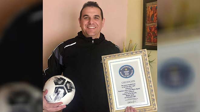 Javier Galan sở hữu kỷ lục Guinness cho lực sút mạnh nhất