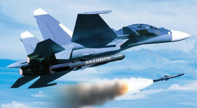 Các chiến đấu cơ Su-30MKI của Ấn Độ được nâng cấp khả năng mang theo tên lửa hành trình tầm xa Brahmos.