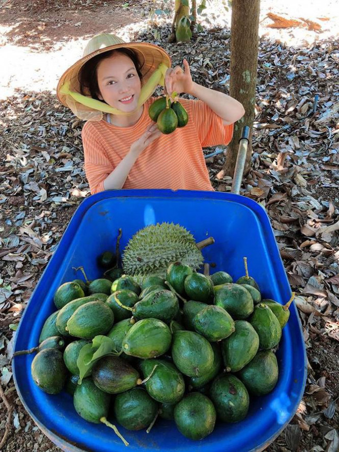 Khi không trang điểm đậm, trông Lý Nhã Kỳ trẻ hơn nhiều.